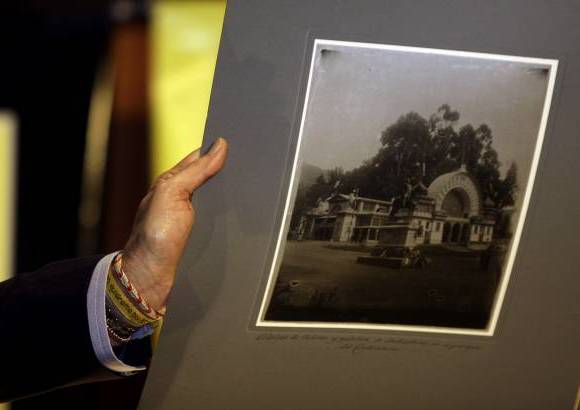 Andrés Torres-Colprensa - Un total de 32 documentos fueron hallados dentro de la Urna centenaria que estuvo cerrada desde 1911 hasta este 20 de julio.