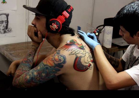 - Aún no está claro cuál es el origen del milenario arte del tatuaje.