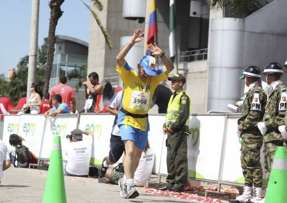 Esteban Jaramillo y Sebastián Salazar - Más de 10 mil competidores se dieron cita en esta histórica cita deportiva que se corría en las modalidades de 5, 10, 21 y 42 kilómetros.