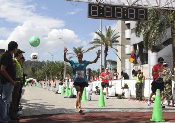 Esteban Jaramillo y Sebastián Salazar - Más de 10 mil competidores se dieron cita en esta histórica cita deportiva que se corría en las modalidades de 5, 10, 21 y 42 kilómetros.