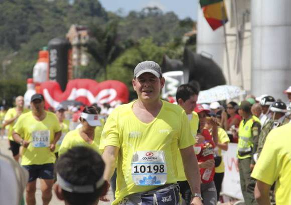 Esteban Jaramillo y Sebastián Salazar - Más de 10 mil competidores se dieron cita en esta histórica cita deportiva que se corría en las modalidades de 5, 10, 21 y 42 kilómetros.