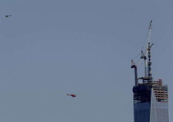 AP - La policía de Nueva York aumentó la vigilancia en algunos puntos claves de la ciudad como el World Trade Center.