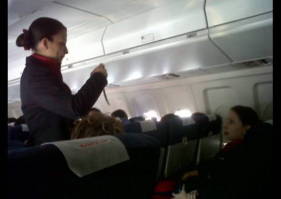 Juan José García Villegas - El vuelo 500 de SAM fue emocionante, las auxiliares de vuelo se tomaron fotos para inmortalizar el momento.