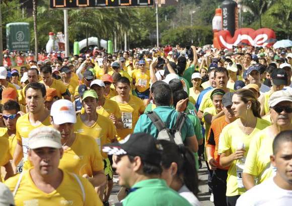 Esteban Jaramillo y Sebastián Salazar - Más de 10 mil competidores se dieron cita en esta histórica cita deportiva que se corría en las modalidades de 5, 10, 21 y 42 kilómetros