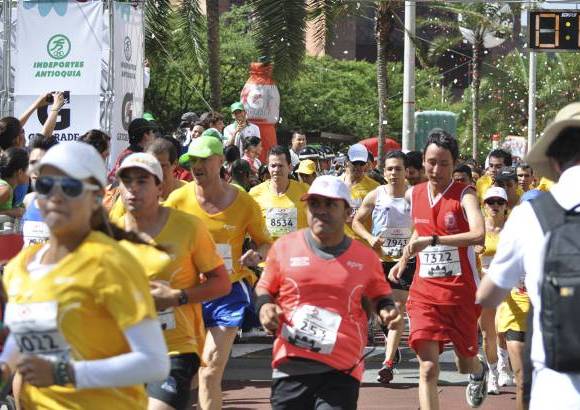 Esteban Jaramillo y Sebastián Salazar - Más de 10 mil competidores se dieron cita en esta histórica cita deportiva que se corría en las modalidades de 5, 10, 21 y 42 kilómetros