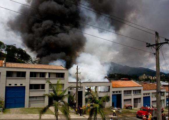 Esteban Vanegas - El fuego se propag&#243; en segundos, pero por fortuna no causaron lesiones a ninguno de los ocho empleados que en ese momento se encontraban trabajando en el lugar.