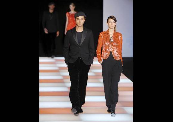 AP - Armani presentó este miércoles su colección otoño-invierno, en la Semana de la Moda Masculina de Milán.