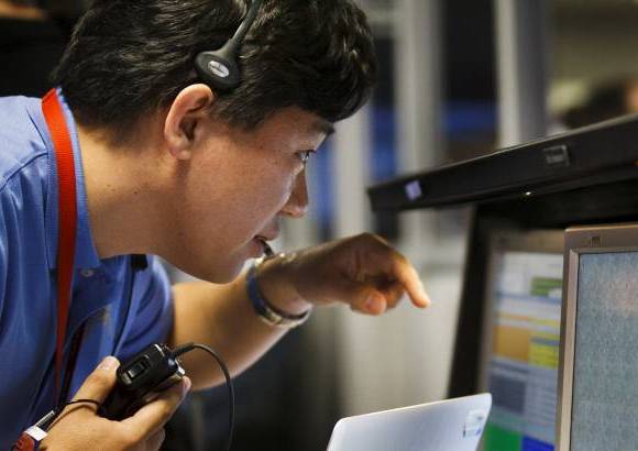 Foto AP - La llegada del Curiosity a Marte fue monitoreada segundo a segundo por personal de la Nasa.