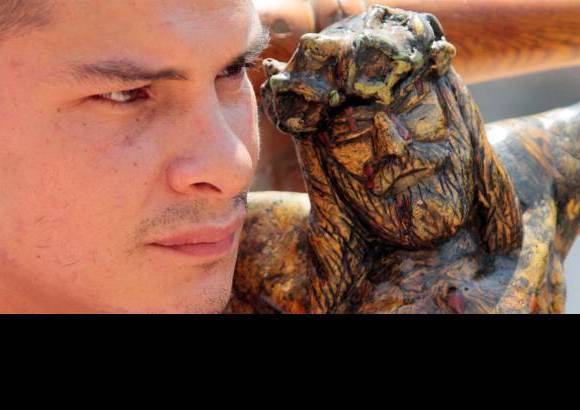 Manuel Saldarriaga - Los jóvenes también asisten a las procesiones de la Semana Santa en Medellín.