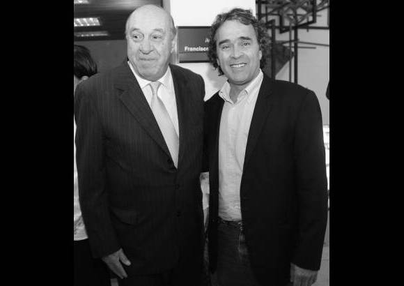 Archivo - Jorge Hern&#225;ndez en la sede de El Colombiano junto a Sergio Fajardo, gobernador de Antioquia.