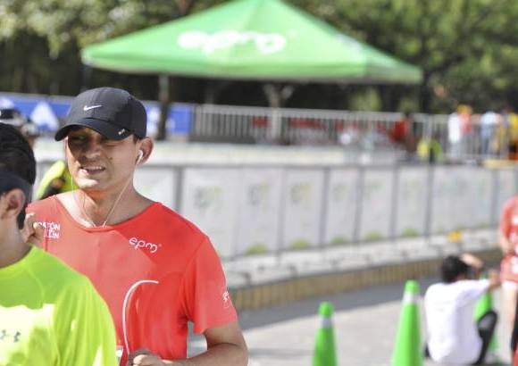 Esteban Jaramillo y Sebasti&#225;n Salazar - M&#225;s de 10 mil competidores se dieron cita en esta hist&#243;rica cita deportiva que se corr&#237;a en las modalidades de 5, 10, 21 y 42 kil&#243;metros.