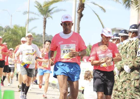 Esteban Jaramillo y Sebasti&#225;n Salazar - M&#225;s de 10 mil competidores se dieron cita en esta hist&#243;rica cita deportiva que se corr&#237;a en las modalidades de 5, 10, 21 y 42 kil&#243;metros.