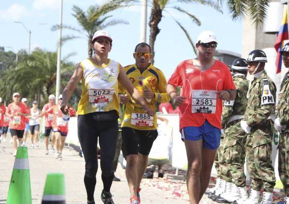 Esteban Jaramillo y Sebasti&#225;n Salazar - M&#225;s de 10 mil competidores se dieron cita en esta hist&#243;rica cita deportiva que se corr&#237;a en las modalidades de 5, 10, 21 y 42 kil&#243;metros.