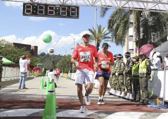 Esteban Jaramillo y Sebasti&#225;n Salazar - M&#225;s de 10 mil competidores se dieron cita en esta hist&#243;rica cita deportiva que se corr&#237;a en las modalidades de 5, 10, 21 y 42 kil&#243;metros.