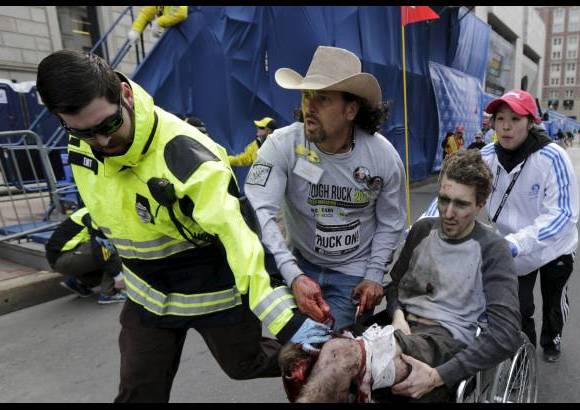 AP - Decenas de heridos y por lo menos dos víctimas mortales dejaron los artefactos que estallaron al final de la competencia.