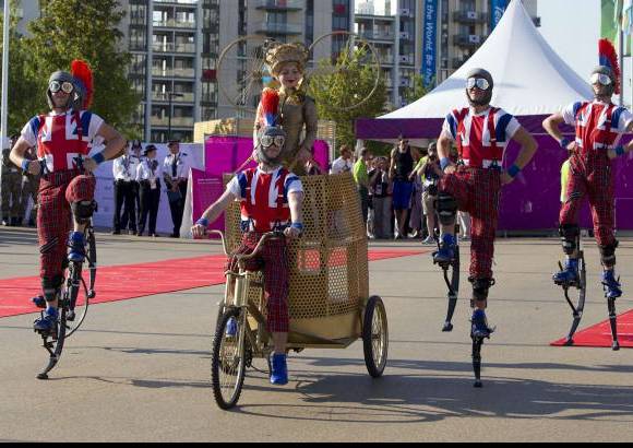 Reuters - Fiesta y arte para recibir a los deportistas y las delegaciones.
