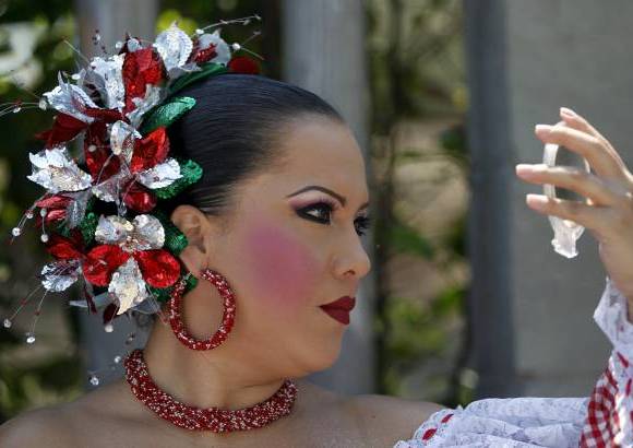 AP - El Carnaval se cumple entre m&#250;sica, disfraces y mucho baile.