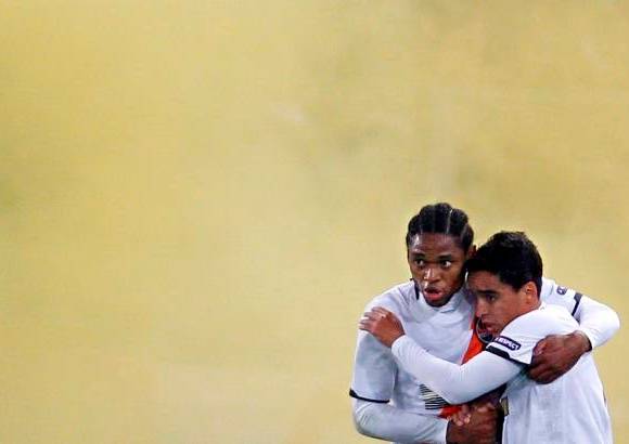 Reuters - La celebraci&#243;n de los jugadores Shakhtar Donetsk, respaldados en el fondo por un gran n&#250;mero de seguidores que se hicieron presentes en el estadio Ol&#237;mpico de Roma.