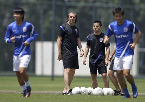 Reuters - El argentino Checho Batista es el timonel del equipo chino.