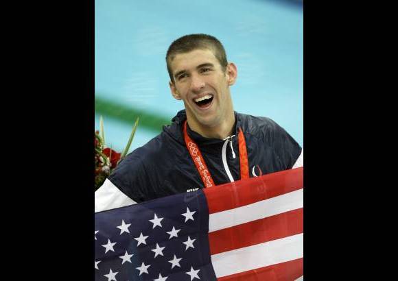 AP - En la modalidad individual y por equipos Phelps fue el hombre r&#233;cord de las piscinas.