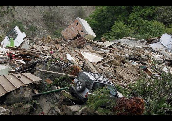 Donaldo Zuluaga - 13 viviendas se desplomaron y 19 m&#225;s quedaron en riesgo tras el deslizamiento ocurrido en la noche del martes en el municipio de Olaya.