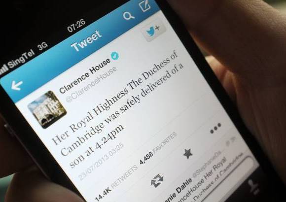 Reuters - Mensaje en Twitter de Clarence House, la portavoz oficial en Londres del príncipe Carlos y la Duquesa de Cornwall, que anuncia el nacimiento de la bebé de Catalina, duquesa de Cambridge en Londres.