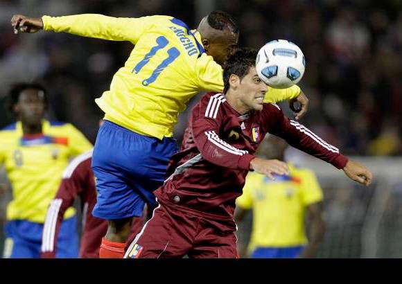 Reuters - Pudo haber empatado Ecuador en el tramo final, pero Venezuela estuvo bien en defensa y, adem&#225;s, malograron alguna de las contras en un partido en el que el marcador obliga mucho a los ecuatorianos en el &#250;ltimo partido ante Brasil, mientras que Venezuela est&#225; muy cerca de la clasificaci&#243;n y jugar&#225; con Paraguay en el cierre del grupo.