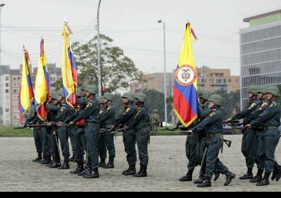 Mauricio Alvarado, Colprensa - La bandera del Hospital Central Militar y a las banderas de las Brigadas Móviles nueve y seis también fueron reconocidas.