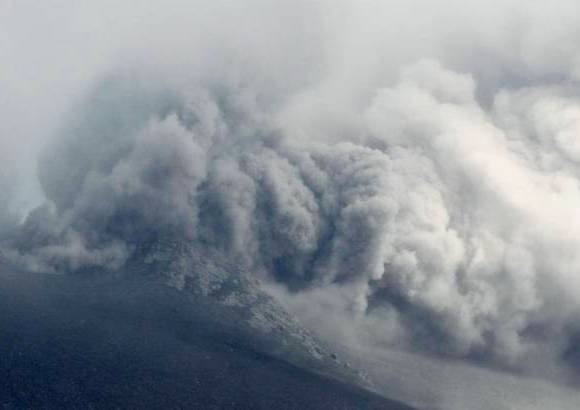 Reuters - Las autoridades japonesas han recomendado la evacuaci&#243;n de 500 viviendas cercanas al volc&#225;n Shinmoe.