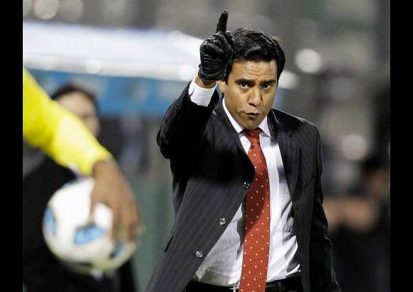 Reuters - El planteamiento del t&#233;cnico C&#233;sar Farias rindi&#243; mejores frutos y su equipo super&#243; al seleccionado ecuatoriano dirigido por el colombiano Reinaldo Rueda.