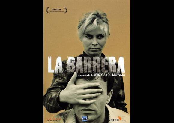 Bariera - Barrera (Polonia, 1966) - Un filme lleno de im&#225;genes exquisitas e inolvidables, con un desarrollo no lineal y personajes misteriosos e inexplicables. En ella, un joven reci&#233;n recoore las calles de Polonia en busca de una mujer inalcanzable, en lo que la cr&#237;tica considera una meditaci&#243;n de ensue&#241;o en la vida post-industrial en la Polonia comunista.