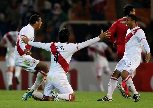 Reuters - Per&#250;, con un nuevo gol de Paolo Guerrero, derrot&#243; por 1-0 a M&#233;xico y qued&#243; a un paso de clasificarse para la siguiente etapa de la Copa Am&#233;rica 2011.