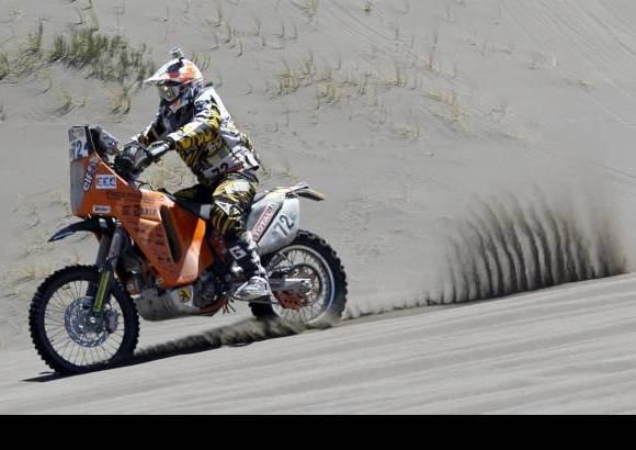 Reuters - El franc&#233;s Serge Gounon a bordo de su KTM.