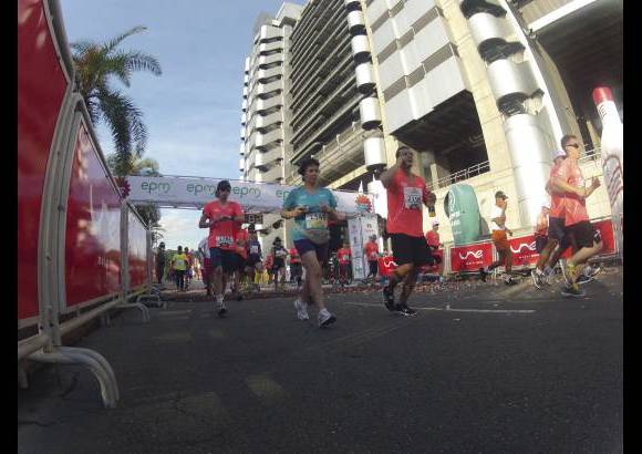 Esteban Jaramillo y Sebastián Salazar - Más de 10 mil competidores se dieron cita en esta histórica cita deportiva que se corría en las modalidades de 5, 10, 21 y 42 kilómetros.