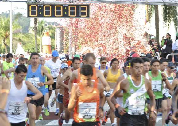 Esteban Jaramillo y Sebastián Salazar - Más de 10 mil competidores se dieron cita en esta histórica cita deportiva que se corría en las modalidades de 5, 10, 21 y 42 kilómetros.
