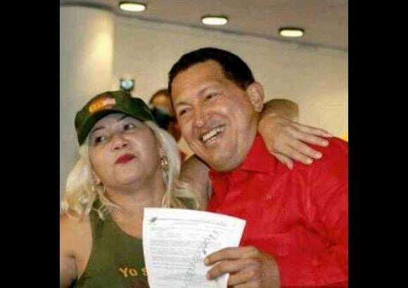 - Lina Ron, una de las figuras m&#225;s importantes del chavismo en Venezuela falleci&#243; el 5 de marzo de 2011, hace exactamente dos a&#241;os. Esta imagen con Ch&#225;vez es muy compartida, justo en el segundo aniversario de su muerte.