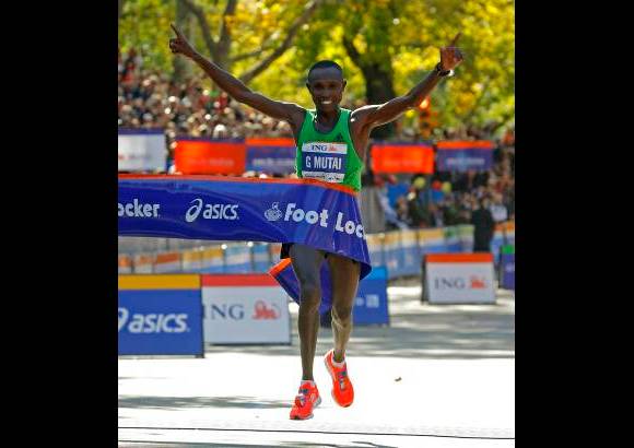 Reuters - El keniano Geofrey Mutai celebró en la meta.