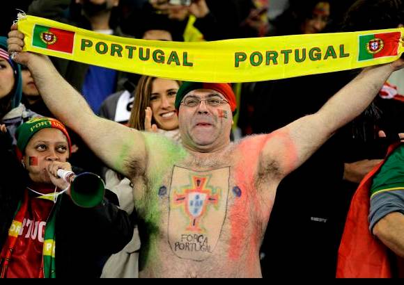 AP - Los portugueses contaron con un gran acompañamiento en la tribuna.