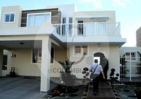 Cortes&#237;a - Fachada de la vivienda que habitaba &quot;Pichi&quot; con su familia. Cortes&#237;a.