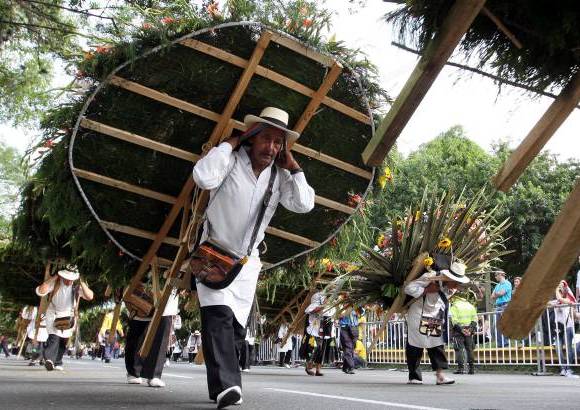 Julio César Herrera - Algunos campesinos de Santa Elena cargaron hasta silletas de 70 kilos de peso, especialmente las monumentales.