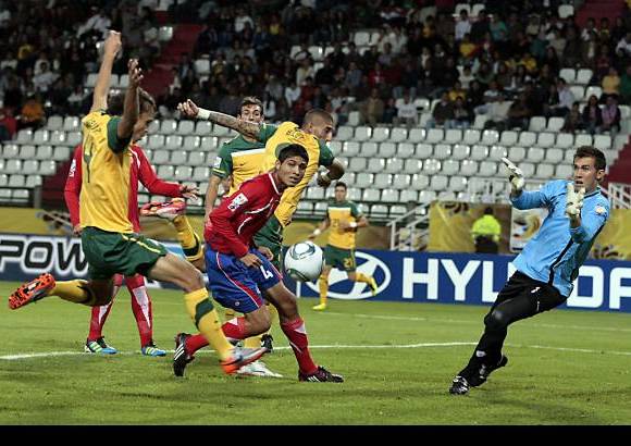 Colprensa - Con el revés, Australia quedó al borde del abismo con un punto, luego de haber empatado 1-1 con Ecuador el domingo pasado.