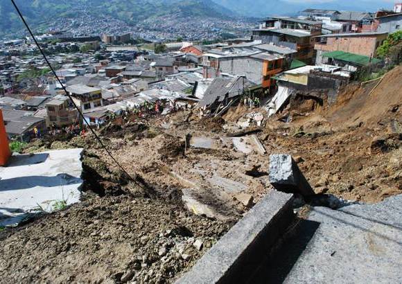 Colprensa-Comit&#233; Local de Emergencia - Por lo menos 158 personas damnificadas dej&#243; el alud.