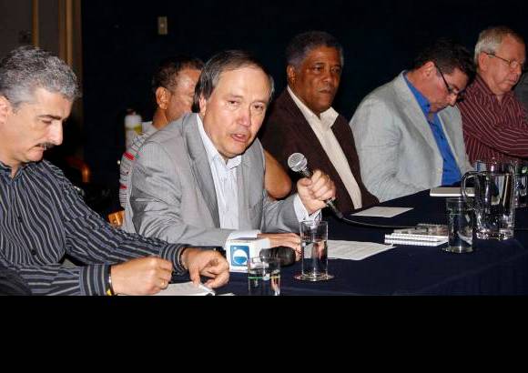 Jaime P&#233;rez Mun&#233;var - Los foristas ratificaron la necesidad de que los medios de comunicaci&#243;n sean asumidos como una herramienta educativa y que la incursi&#243;n de los t&#233;cnicos en ellos, debe ser antecedida por un cuidadoso proceso de preparaci&#243;n.