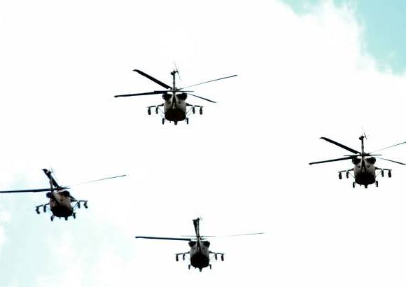 Raúl Palacios-Colprensa - La Fuerza Aérea Colombiana, FAC, realizó este martes una revista aérea durante la ceremonia por el Bicentenario del Grito de la Independencia.