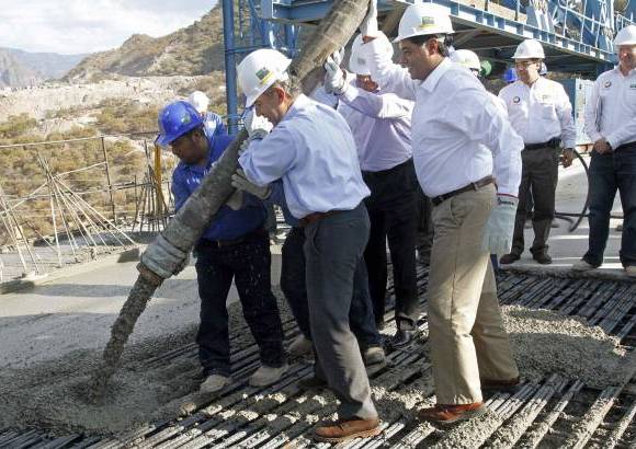 Reuters - El reconocimiento del R&#233;cord Guiness fue recibido por el presidente mexicano Felipe Calder&#243;n en el mismo puente Baluartes, que calific&#243; &#233;sta como la obra m&#225;s importante de su sextenio.