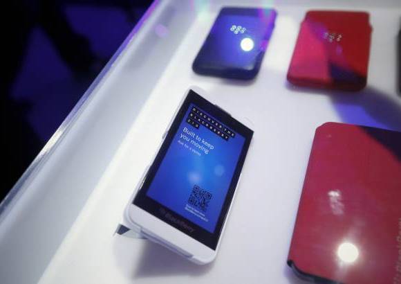 Reuters - El Z10 llegar&#225; en marzo a Estados Unidos, al tiempo que estar&#225; en las tiendas de Canad&#225; el 5 de febrero por un precio de 149 d&#243;lares.