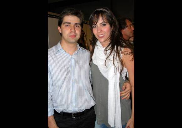 Cortes&#237;a C&#225;mara l&#250;cida - Andr&#233;s Areiza y Mar&#237;a Camila Isaza. Ella luce fular, un complemento que hace furor en la noches con camiseta.