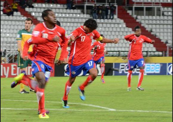 Colprensa - Joel Campbell se destapó con dos goles y Costa Rica revivió sus esperanzas de avanzar a la segunda ronda al derrotar este miércoles 3-2 a Australia.