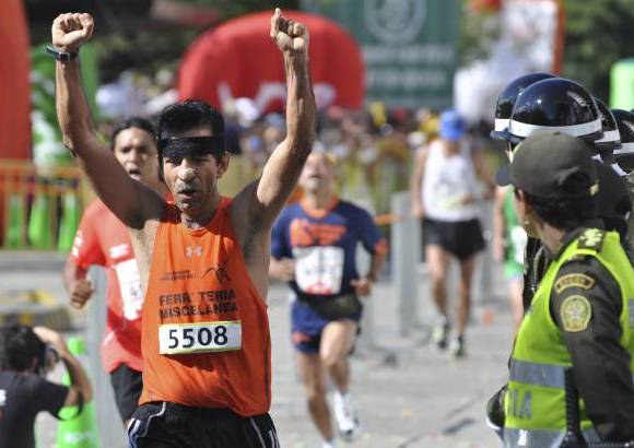 Esteban Jaramillo y Sebasti&#225;n Salazar - M&#225;s de 10 mil competidores se dieron cita en esta hist&#243;rica cita deportiva que se corr&#237;a en las modalidades de 5, 10, 21 y 42 kil&#243;metros.