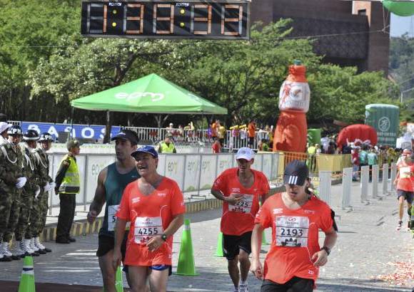 Esteban Jaramillo y Sebasti&#225;n Salazar - M&#225;s de 10 mil competidores se dieron cita en esta hist&#243;rica cita deportiva que se corr&#237;a en las modalidades de 5, 10, 21 y 42 kil&#243;metros.